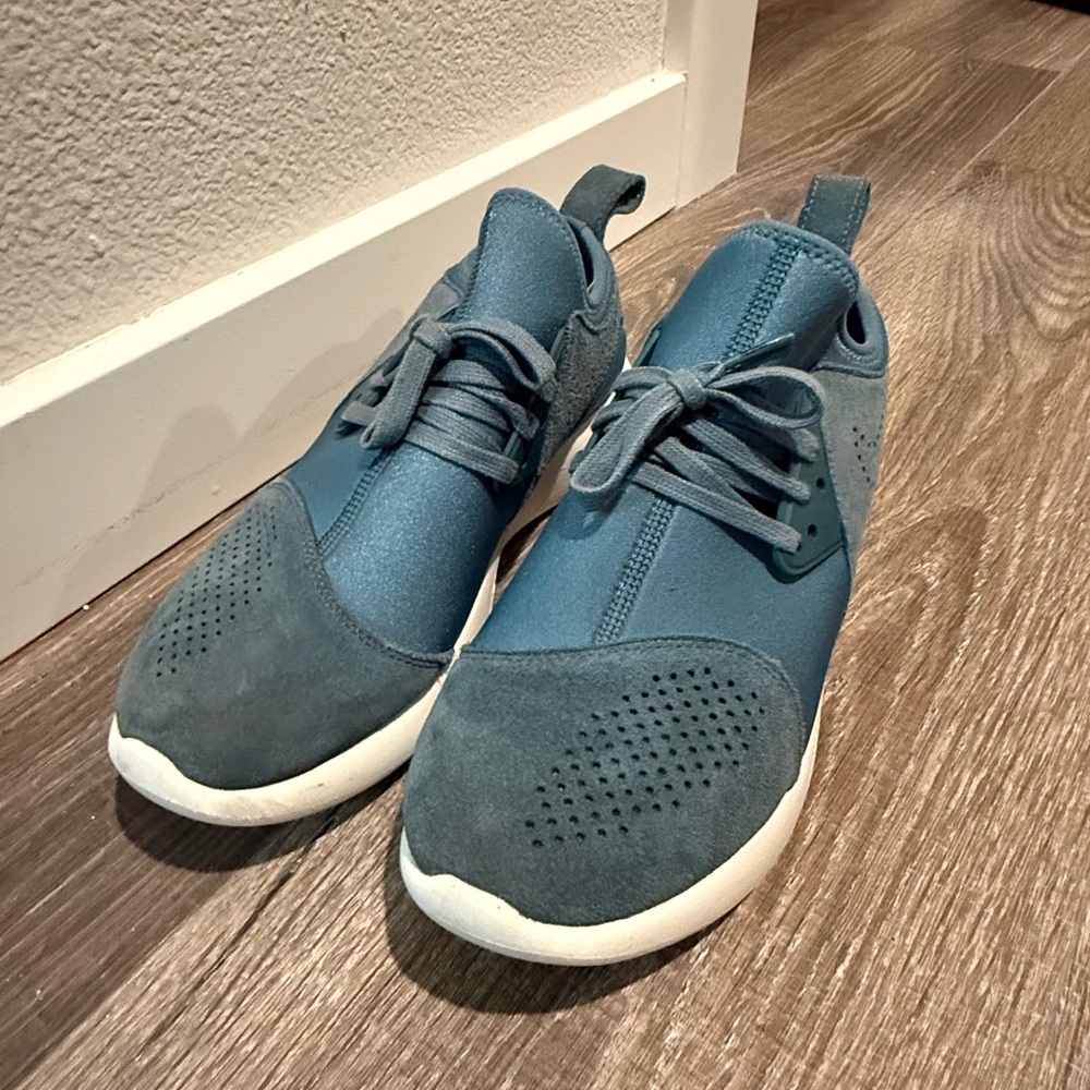 Nike LunarCharge
Iced Jade (Women's)